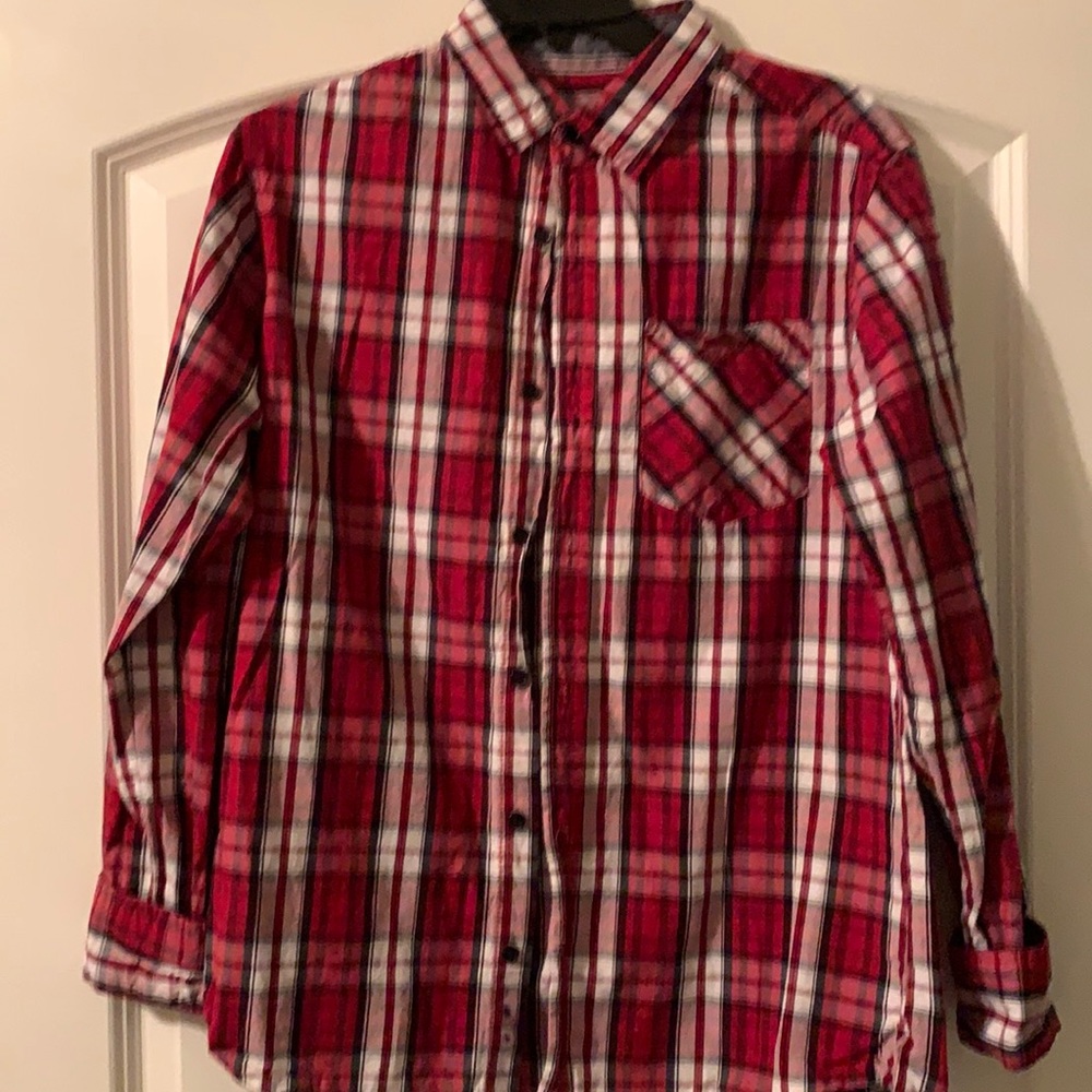Men’s plaid button down shirt